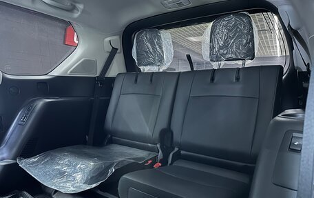 Toyota Land Cruiser Prado 150 рестайлинг 2, 2021 год, 6 850 000 рублей, 32 фотография