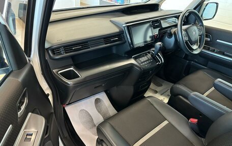 Honda Stepwgn IV, 2018 год, 2 999 900 рублей, 12 фотография