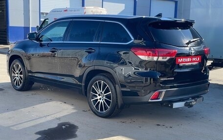 Toyota Highlander III, 2017 год, 3 599 999 рублей, 2 фотография