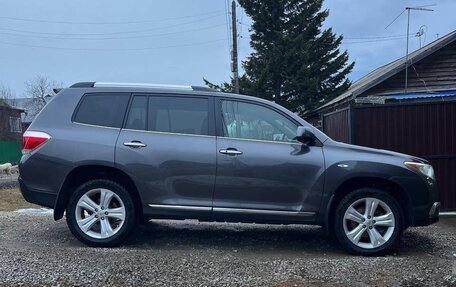 Toyota Highlander III, 2011 год, 2 300 000 рублей, 2 фотография