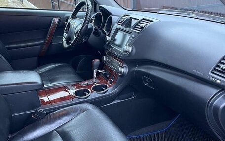 Toyota Highlander III, 2011 год, 2 300 000 рублей, 4 фотография