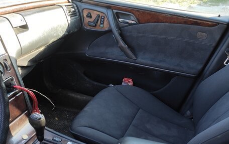Mercedes-Benz E-Класс, 1997 год, 130 000 рублей, 6 фотография