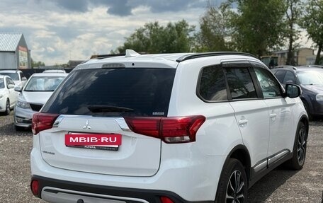 Mitsubishi Outlander III рестайлинг 3, 2021 год, 2 350 000 рублей, 4 фотография