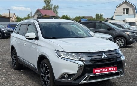 Mitsubishi Outlander III рестайлинг 3, 2021 год, 2 350 000 рублей, 2 фотография