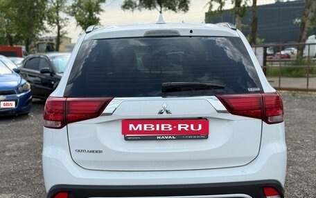 Mitsubishi Outlander III рестайлинг 3, 2021 год, 2 350 000 рублей, 6 фотография