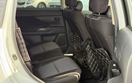 Mitsubishi Outlander III рестайлинг 3, 2021 год, 2 350 000 рублей, 10 фотография