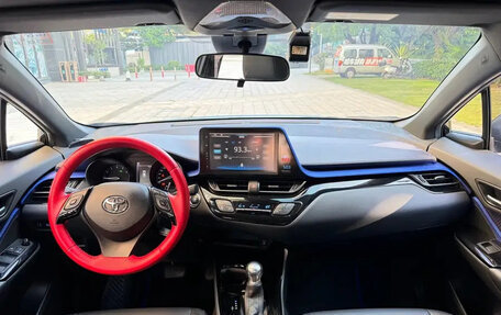 Toyota C-HR I рестайлинг, 2021 год, 1 310 000 рублей, 14 фотография