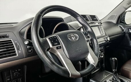 Toyota Land Cruiser Prado 150 рестайлинг 2, 2016 год, 3 797 000 рублей, 13 фотография