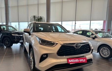 Toyota Highlander, 2025 год, 6 400 000 рублей, 3 фотография