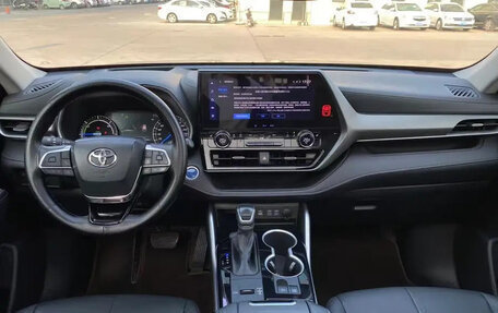 Toyota Highlander, 2022 год, 2 910 000 рублей, 7 фотография