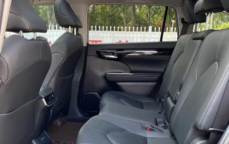 Toyota Highlander, 2022 год, 2 910 000 рублей, 8 фотография