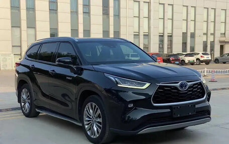 Toyota Highlander, 2022 год, 2 910 000 рублей, 3 фотография