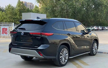 Toyota Highlander, 2022 год, 2 910 000 рублей, 4 фотография