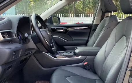 Toyota Highlander, 2022 год, 2 910 000 рублей, 9 фотография