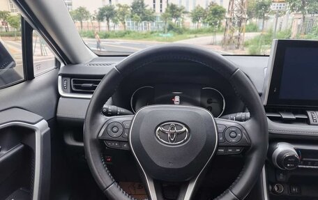 Toyota RAV4, 2022 год, 1 850 000 рублей, 9 фотография