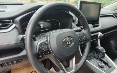 Toyota RAV4, 2022 год, 1 850 000 рублей, 8 фотография