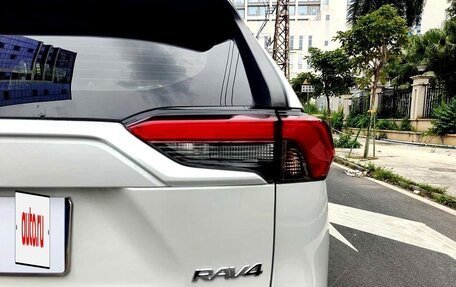 Toyota RAV4, 2022 год, 1 850 000 рублей, 7 фотография
