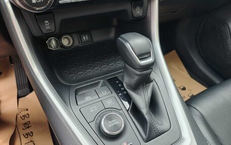 Toyota RAV4, 2022 год, 1 850 000 рублей, 14 фотография