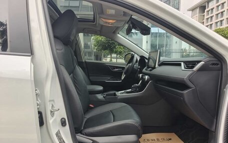 Toyota RAV4, 2022 год, 1 850 000 рублей, 11 фотография