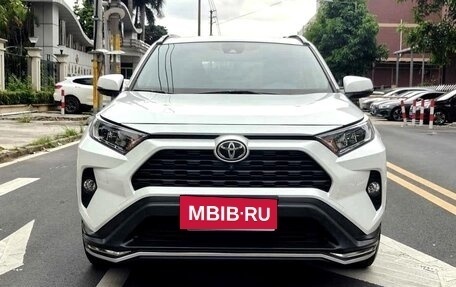 Toyota RAV4, 2022 год, 1 850 000 рублей, 2 фотография