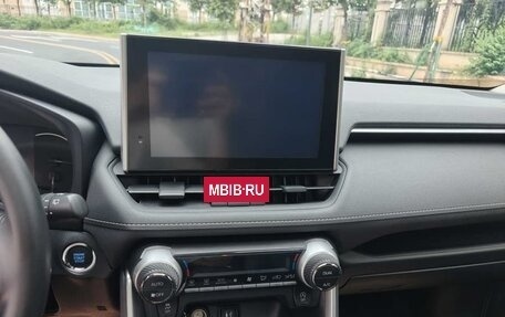Toyota RAV4, 2022 год, 1 850 000 рублей, 13 фотография