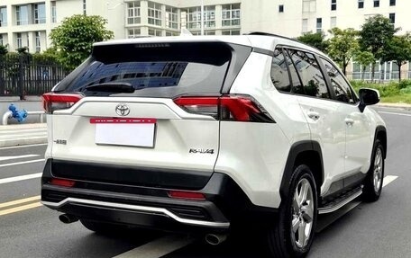 Toyota RAV4, 2022 год, 1 850 000 рублей, 4 фотография