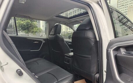 Toyota RAV4, 2022 год, 1 850 000 рублей, 18 фотография