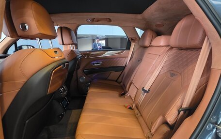 Bentley Bentayga I, 2023 год, 28 500 000 рублей, 10 фотография