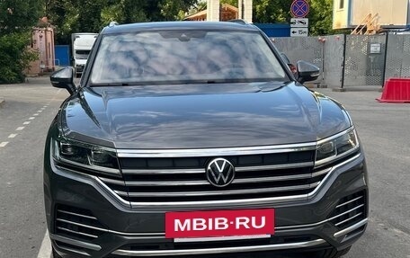 Volkswagen Touareg III, 2021 год, 5 980 000 рублей, 2 фотография
