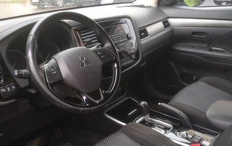 Mitsubishi Outlander III рестайлинг 3, 2017 год, 1 750 000 рублей, 2 фотография