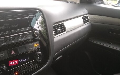 Mitsubishi Outlander III рестайлинг 3, 2017 год, 1 750 000 рублей, 3 фотография