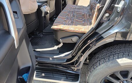 Toyota Land Cruiser Prado 150 рестайлинг 2, 2021 год, 7 200 000 рублей, 3 фотография