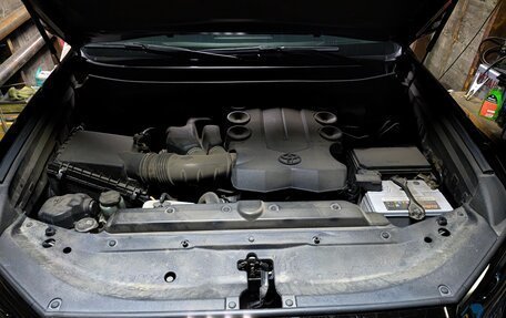Toyota Land Cruiser Prado 150 рестайлинг 2, 2021 год, 7 200 000 рублей, 12 фотография