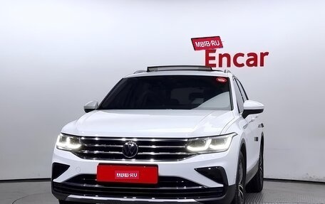 Volkswagen Tiguan II, 2021 год, 3 600 000 рублей, 1 фотография