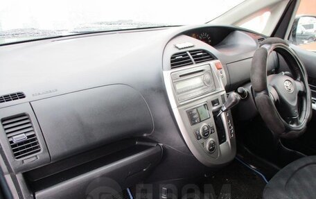 Toyota Ractis I, 2006 год, 570 000 рублей, 2 фотография