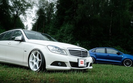 Mercedes-Benz C-Класс, 2011 год, 1 900 000 рублей, 4 фотография