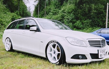 Mercedes-Benz C-Класс, 2011 год, 1 900 000 рублей, 3 фотография