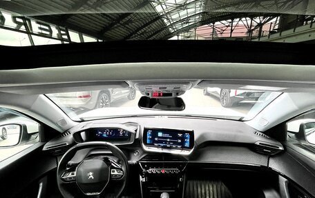 Peugeot 2008 II, 2021 год, 2 200 000 рублей, 31 фотография
