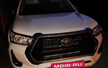 Toyota Hilux VIII, 2021 год, 3 200 000 рублей, 2 фотография