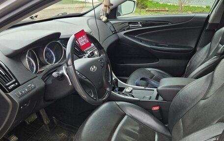 Hyundai Sonata VI, 2010 год, 900 000 рублей, 5 фотография