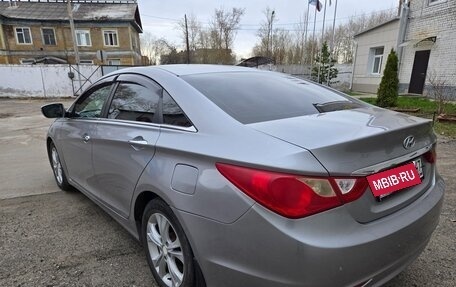 Hyundai Sonata VI, 2010 год, 900 000 рублей, 4 фотография