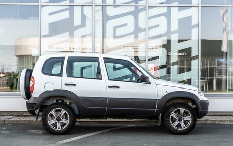 Chevrolet Niva I рестайлинг, 2018 год, 619 000 рублей, 5 фотография