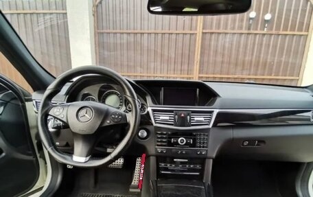Mercedes-Benz E-Класс, 2011 год, 1 550 000 рублей, 9 фотография