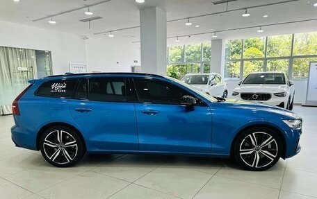 Volvo V60 II, 2021 год, 3 150 000 рублей, 13 фотография