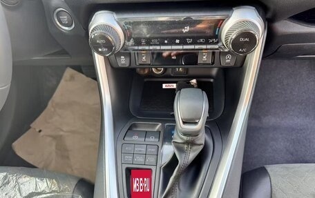 Toyota RAV4, 2025 год, 3 290 000 рублей, 6 фотография