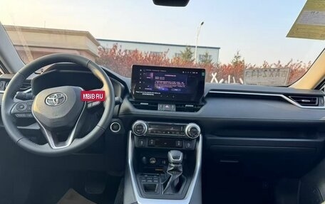 Toyota RAV4, 2025 год, 3 290 000 рублей, 5 фотография