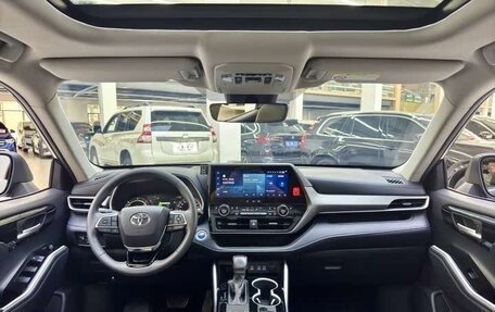 Toyota Highlander, 2022 год, 3 650 000 рублей, 6 фотография