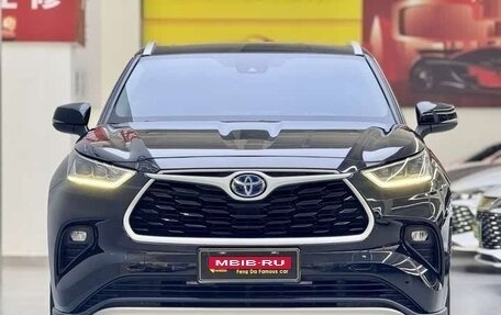 Toyota Highlander, 2022 год, 3 650 000 рублей, 2 фотография