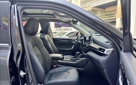 Toyota Highlander, 2022 год, 3 650 000 рублей, 8 фотография