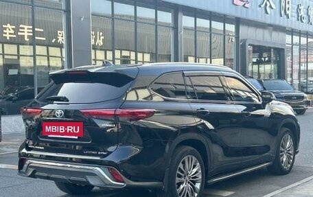 Toyota Highlander, 2022 год, 3 800 000 рублей, 4 фотография